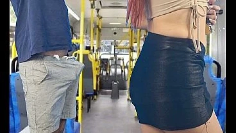 Estudante foi encoxada dentro do &ocirc;nibus&excl;